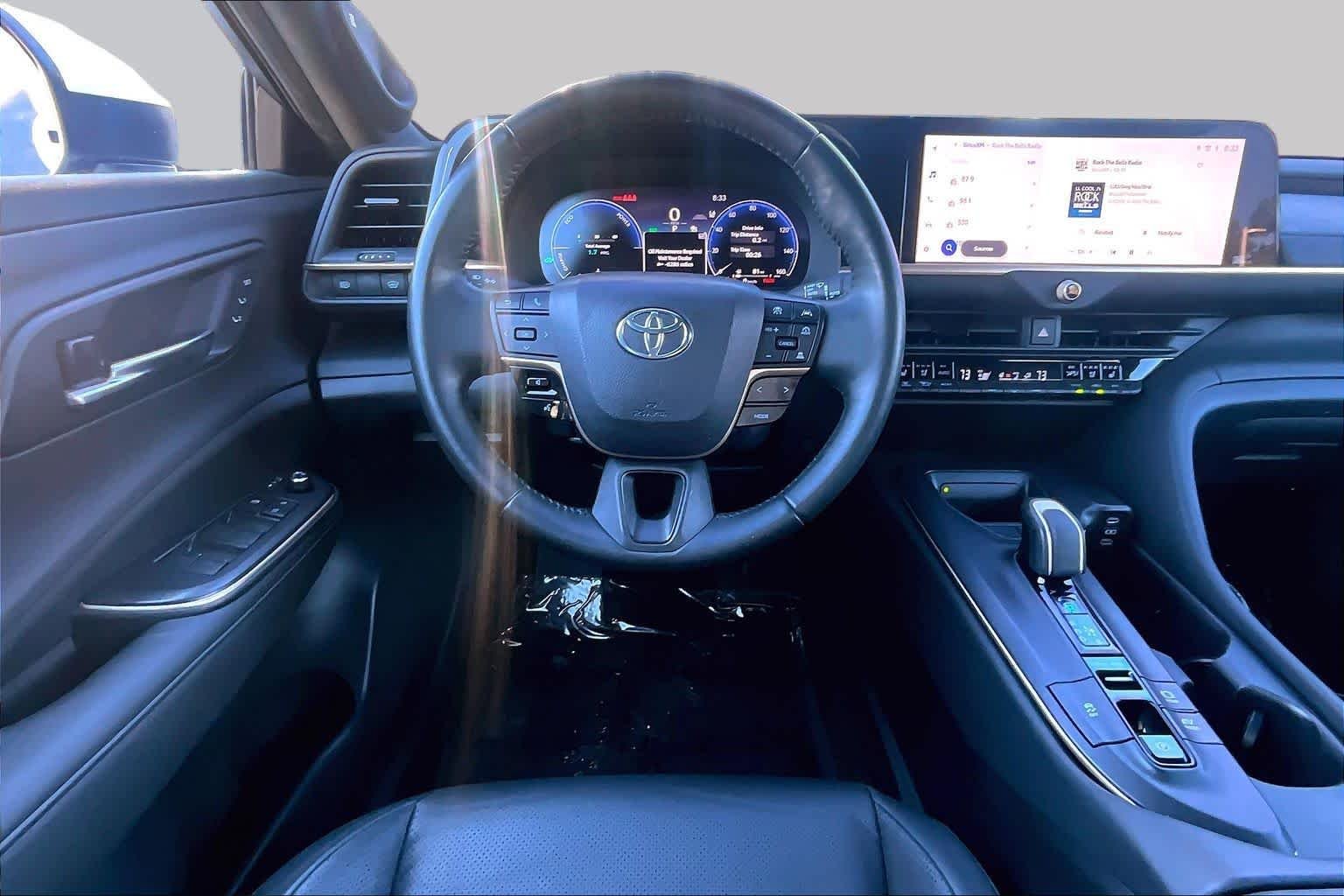 Used 2023 Oxygen White Toyota Limited image 6