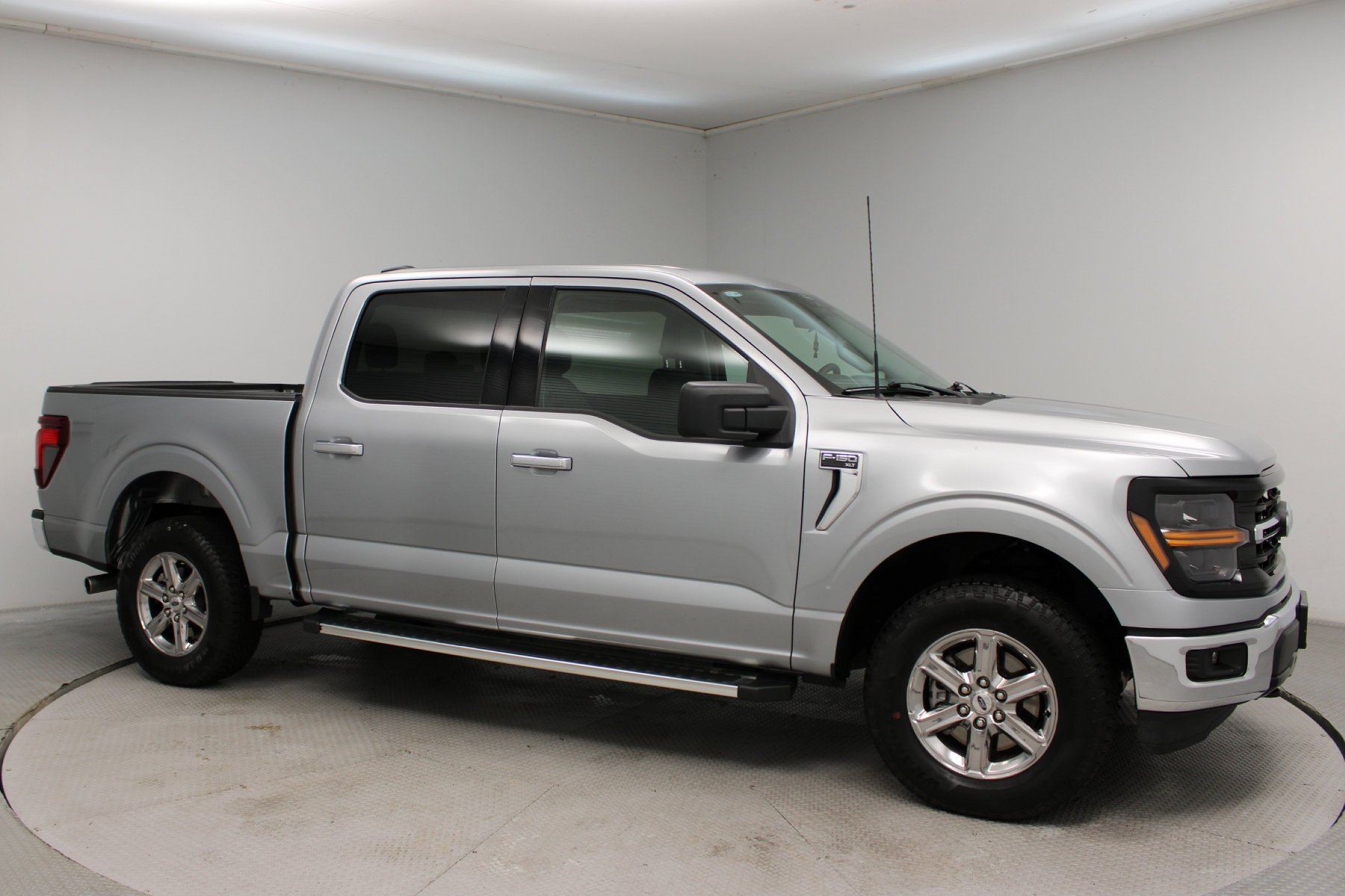 Used 2025 ICONIC SILVER METALLIC Ford XLT 4WD SuperCrew 5.5