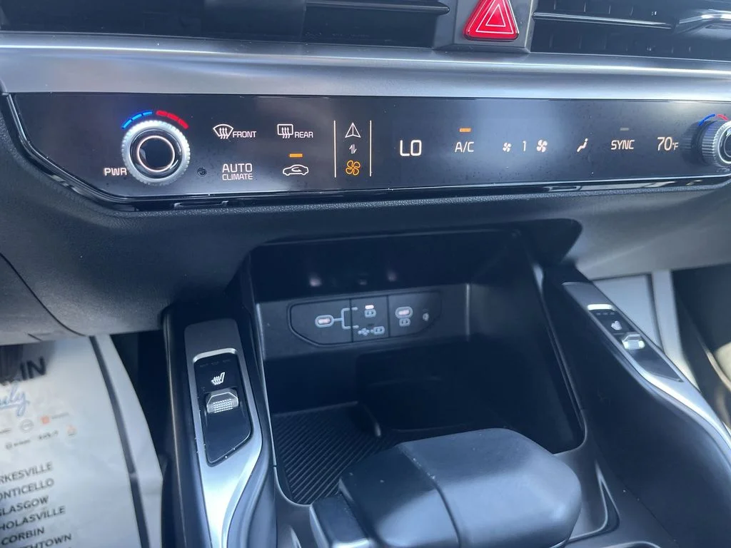 Used 2025 Black Kia EX image 19