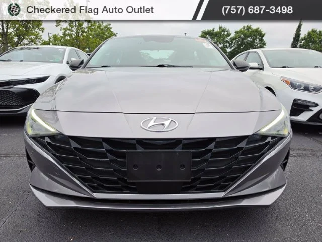 Used 2022 Fluid Metal Hyundai SEL image 2