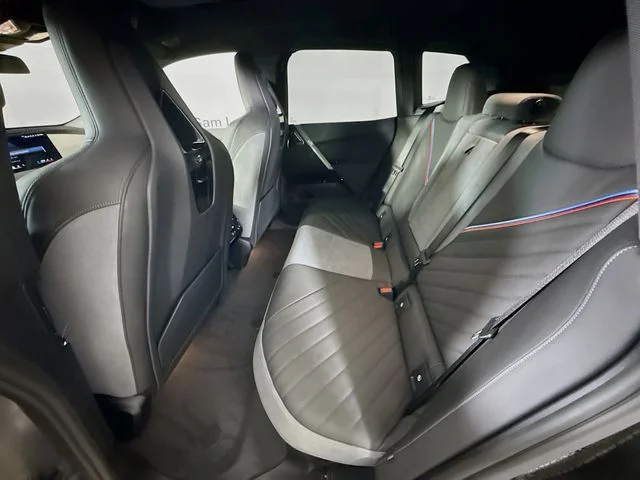 Used 2026 Beige BMW xDrive60 image 26