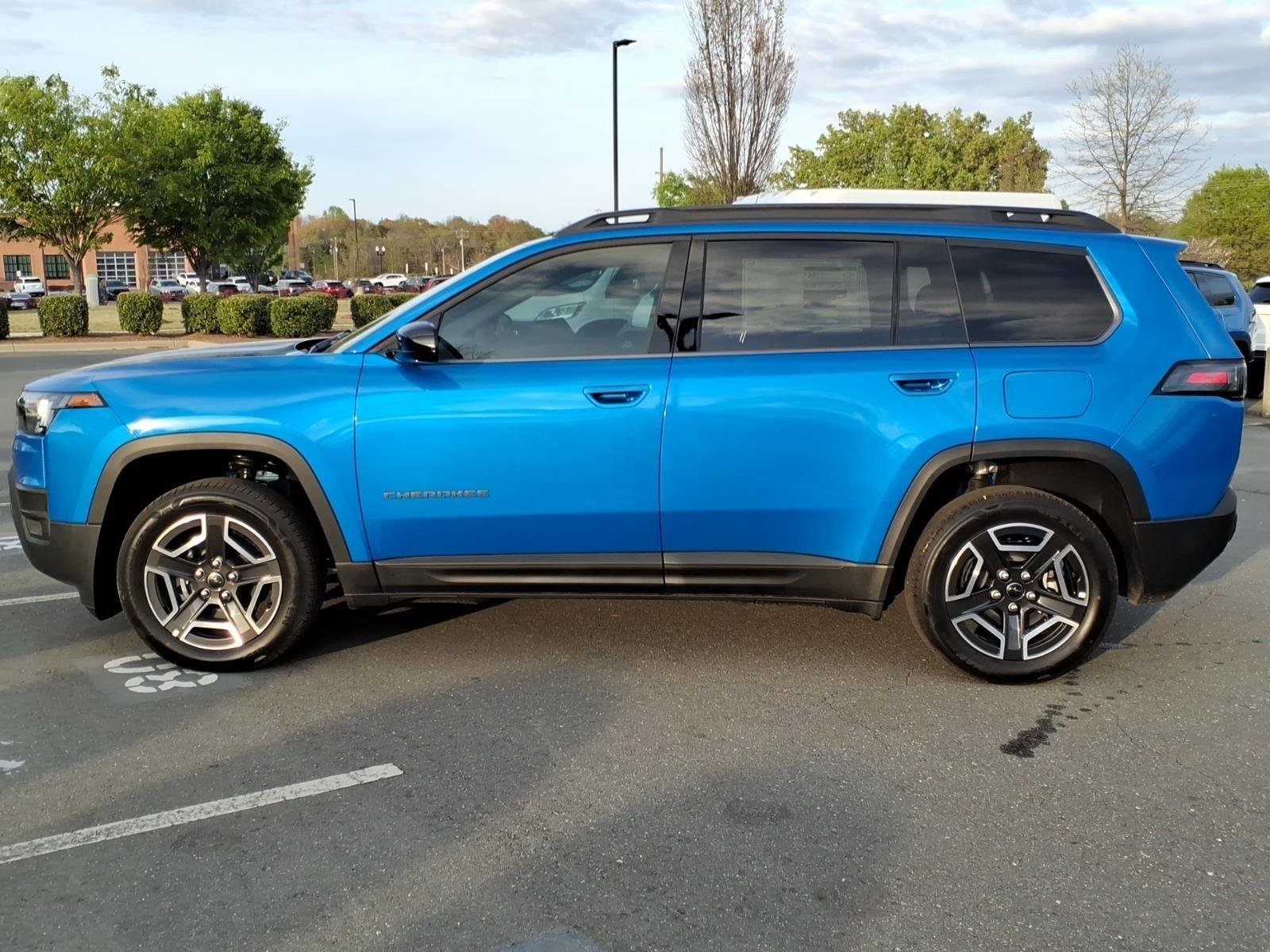 New 2026 Hydro Blue Pearl-Coat Exterior Paint Jeep Laredo image 3
