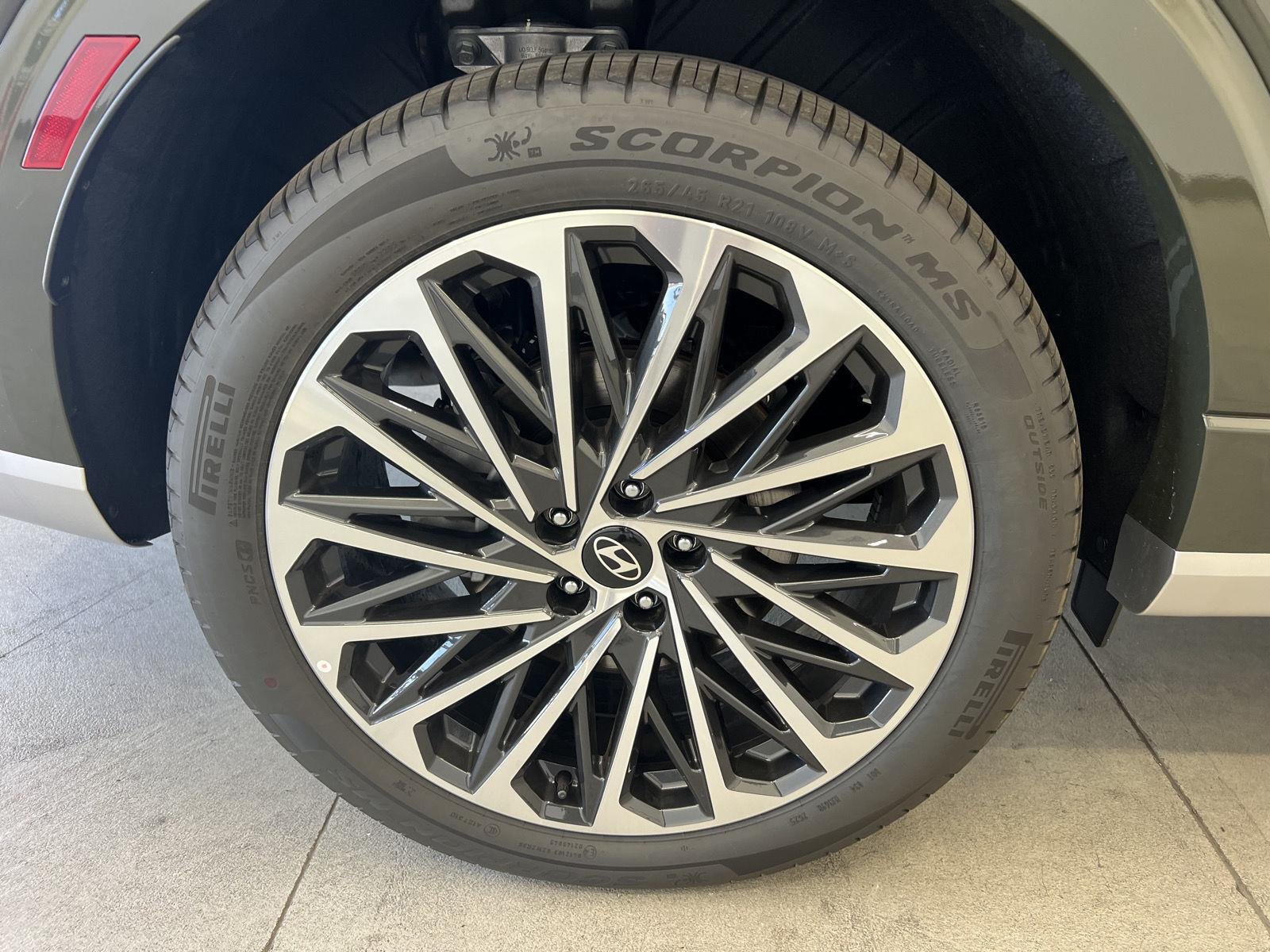 Used 2026 Titan Green Hyundai Calligraphy image 9