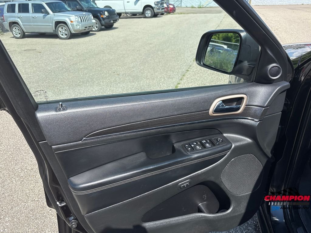 Used 2015 Black Jeep Limited image 14