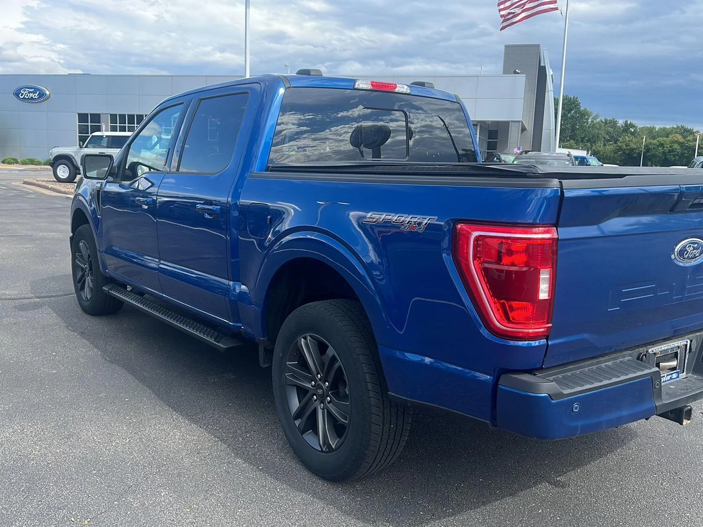 Used 2023 Atlas Blue Ford XLT image 8