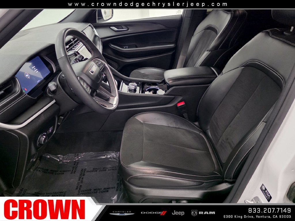 Used 2023 White Jeep Altitude image 21