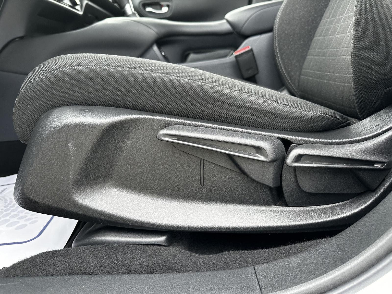 Used 2023 Platinum White Pearl Honda LX image 8