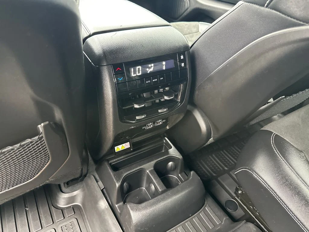 Used 2023 White Jeep Altitude image 29