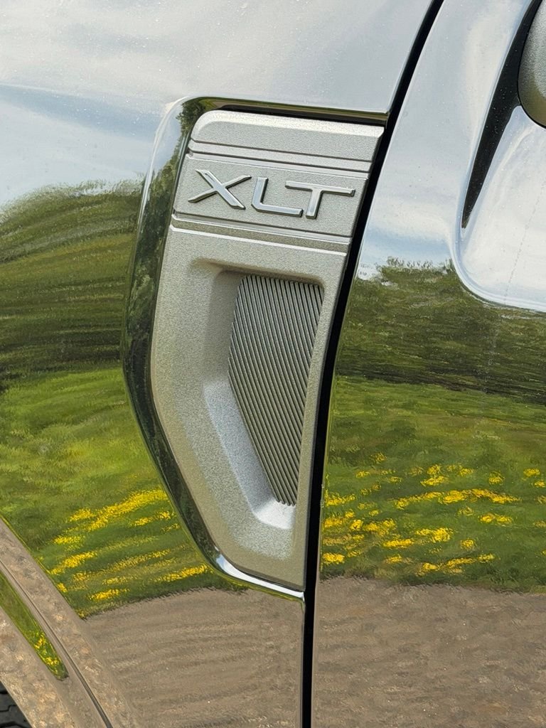 New 2026 Shadow Black Ford XLT image 30