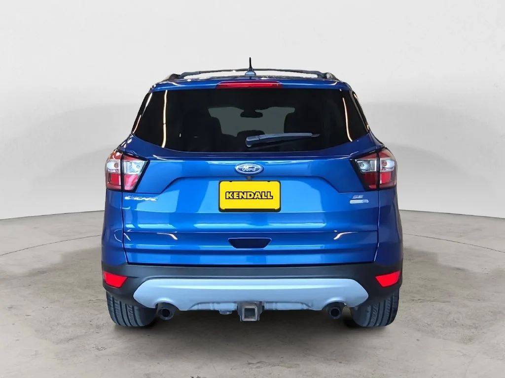 Used 2018 Blue Ford SE image 10