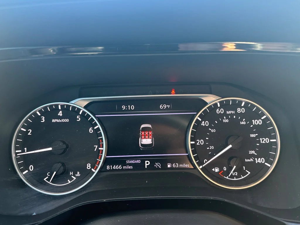 Used 2022 Black Nissan SL image 18
