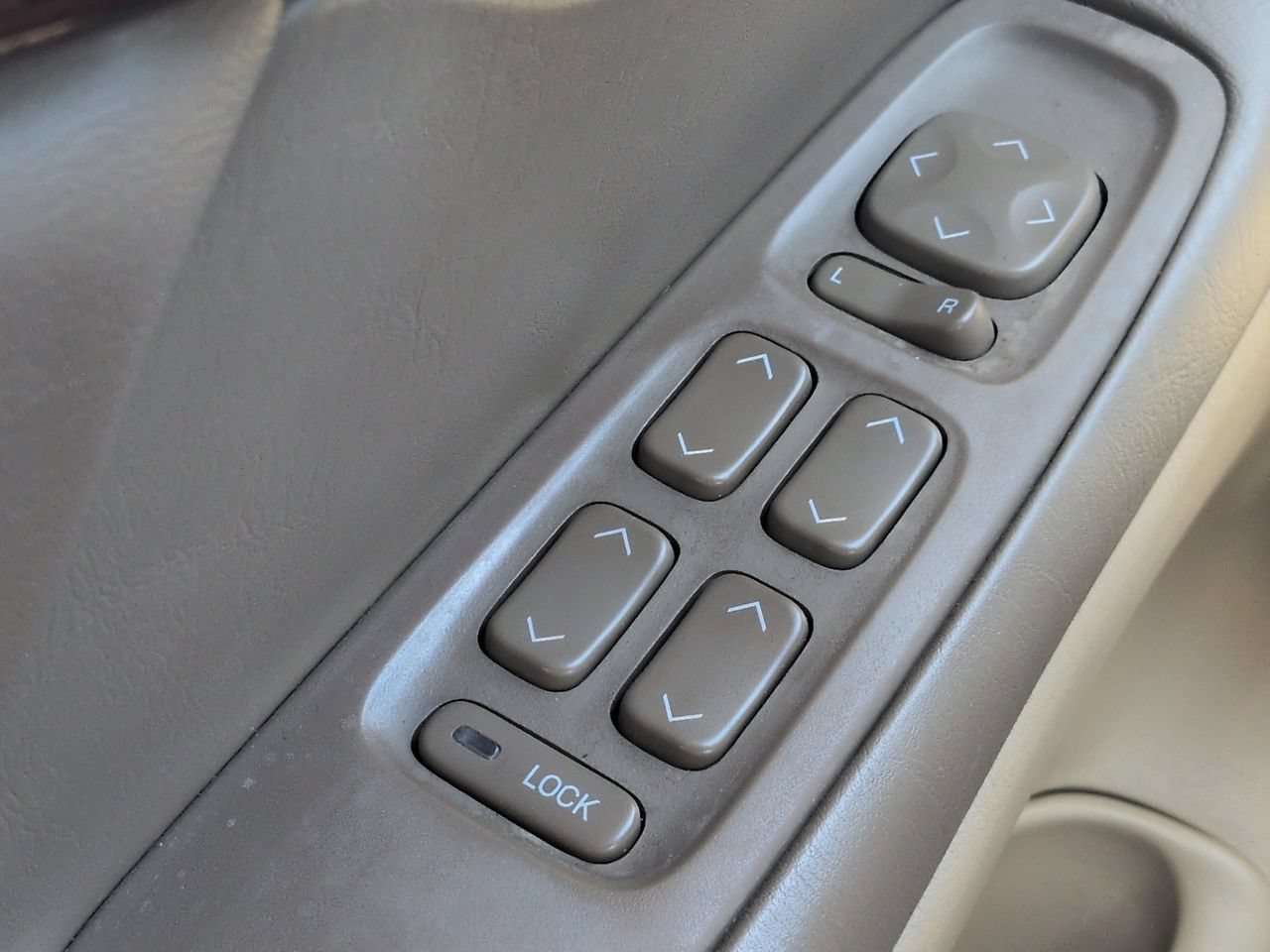 Used 2004 Cashmere Cadillac 4DR SDN image 20