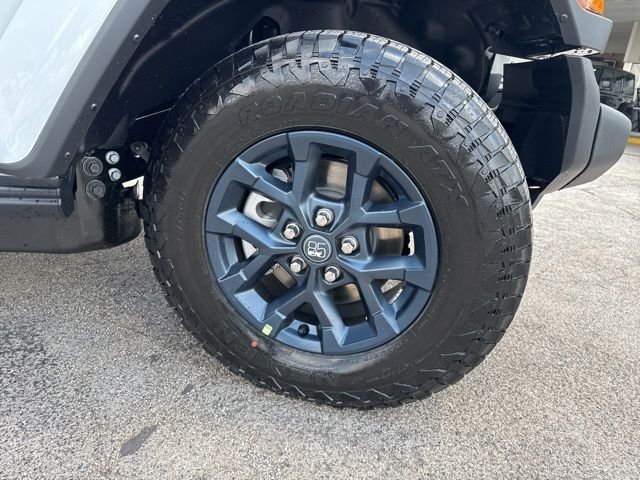 New 2026 Bright White Clear-Coat Exterior Paint Jeep 85th Anniversary Edition image 18