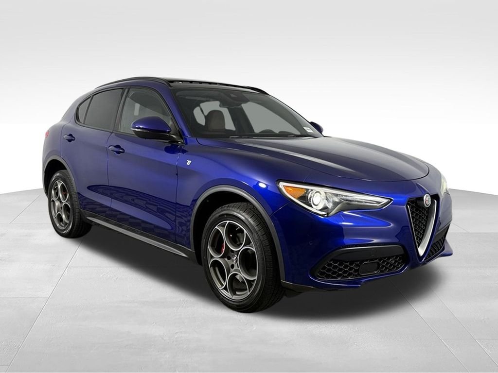 Used 2022 Blue Metallic Alfa Romeo Ti image 5