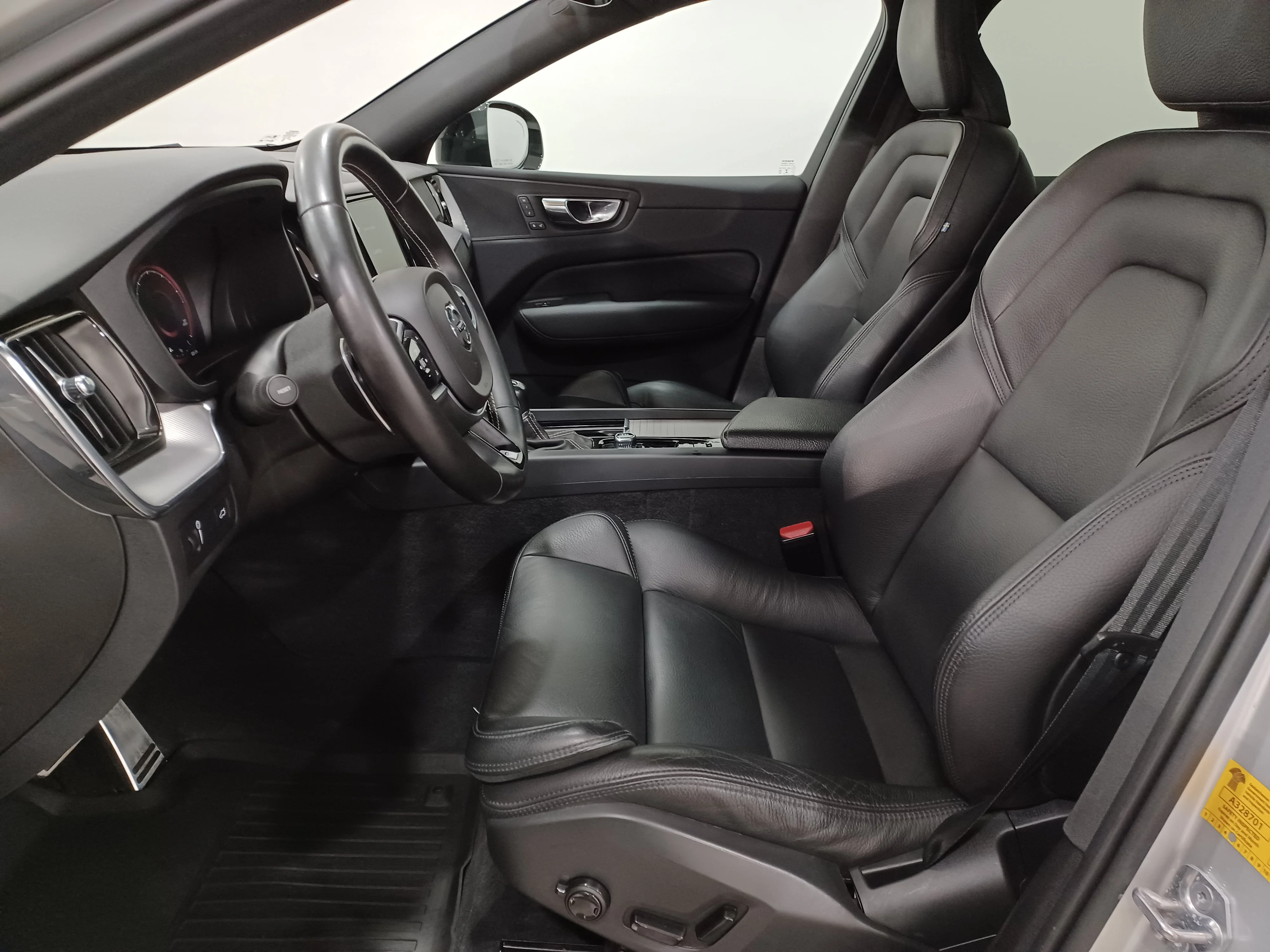 Certified Used 2020 Silver Volvo T6 R-Design AWD*Adaptive Cruise | Nav | Pano Roof | Htd Leather | Lane Keep Assist | Park Assist image 10