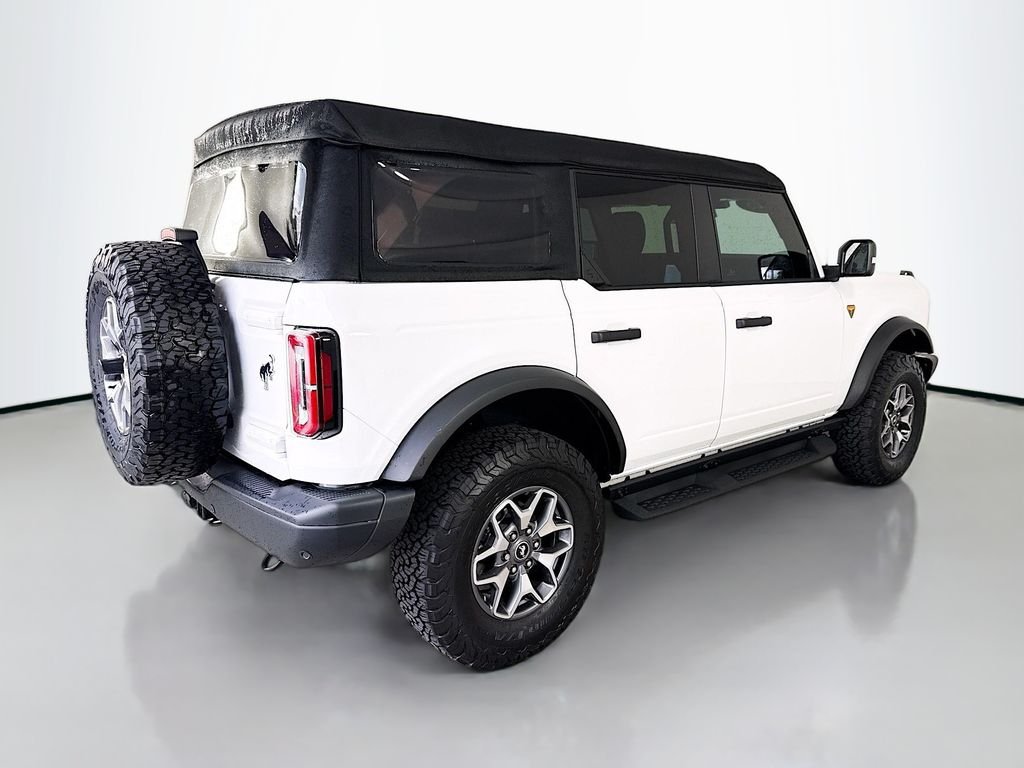 Used 2025 Oxford White Ford Badlands image 11