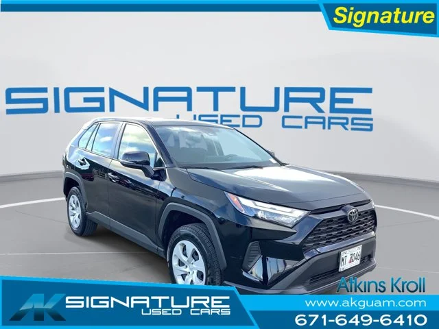 2024 Toyota RAV4 LE FWD's photo