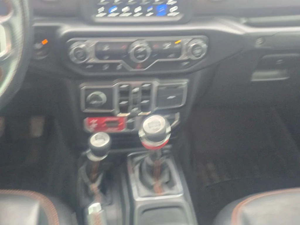 Used 2021 Black Jeep Mojave image 17
