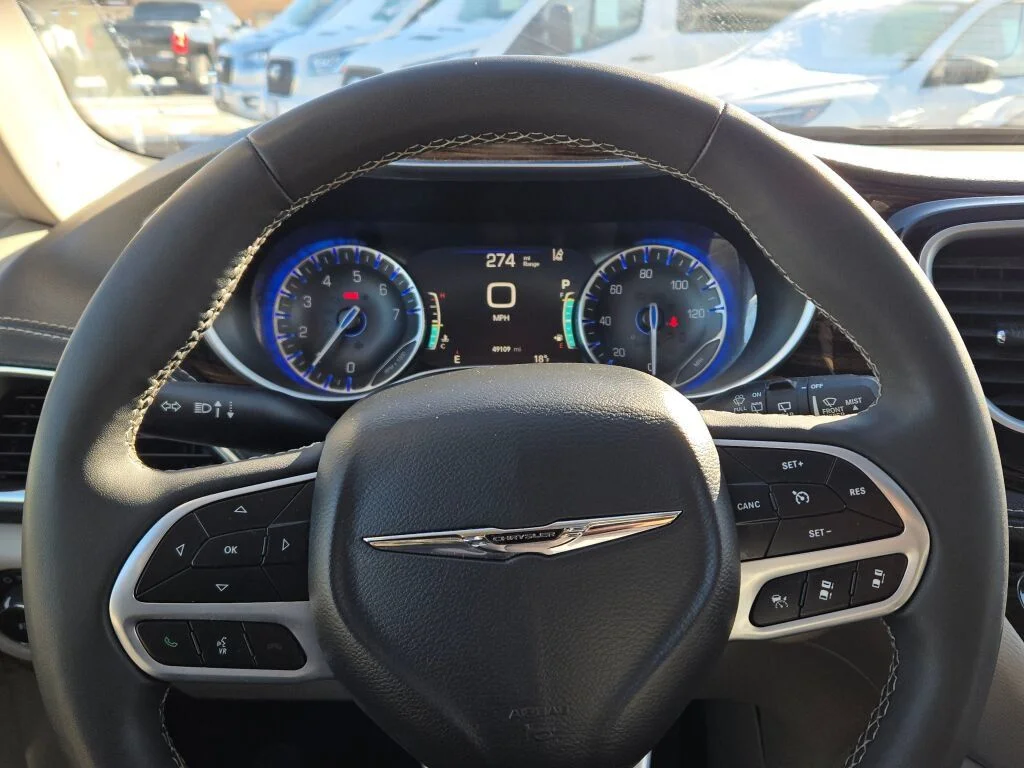 Used 2024 White Chrysler Limited image 35