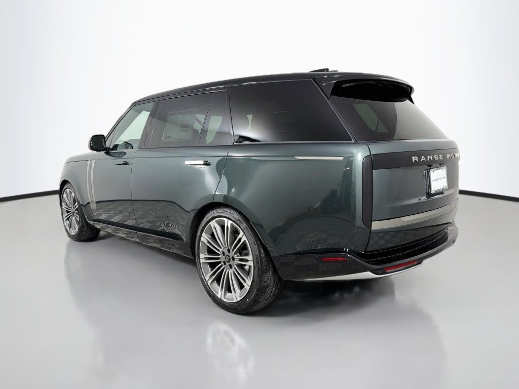 New 2027 Belgravia Green Land Rover SE image 7
