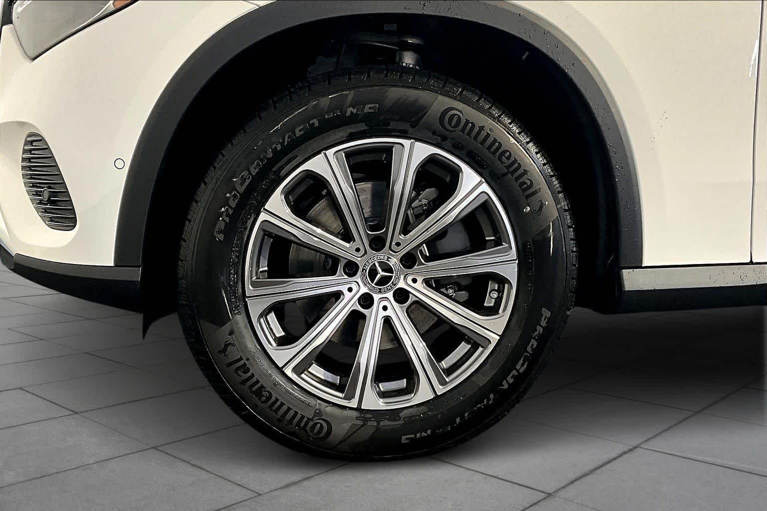 New 2026 Polar White Mercedes-Benz GLC 300 image 17
