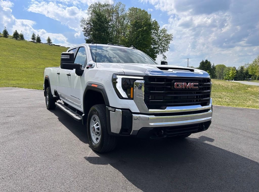 2024 GMC Sierra 4WD Crew Cab Standard Box Pro's photo