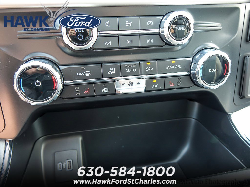 New 2023 Agate Black Metallic Ford XLT image 16