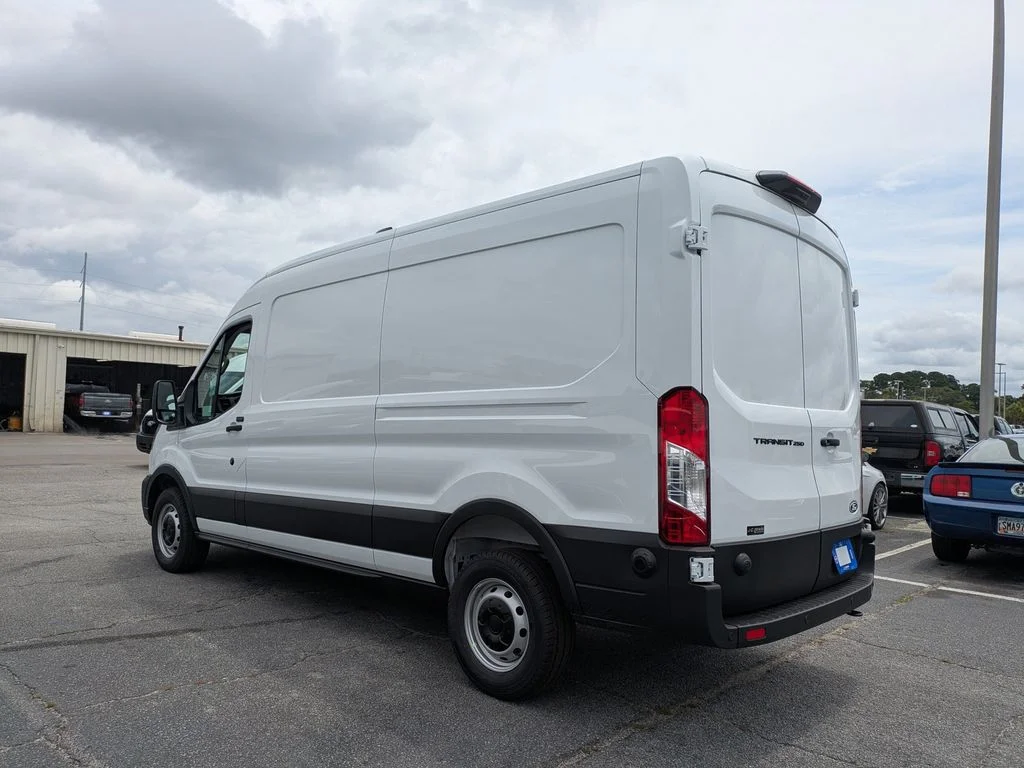 New 2026 Oxford White Ford Base image 6