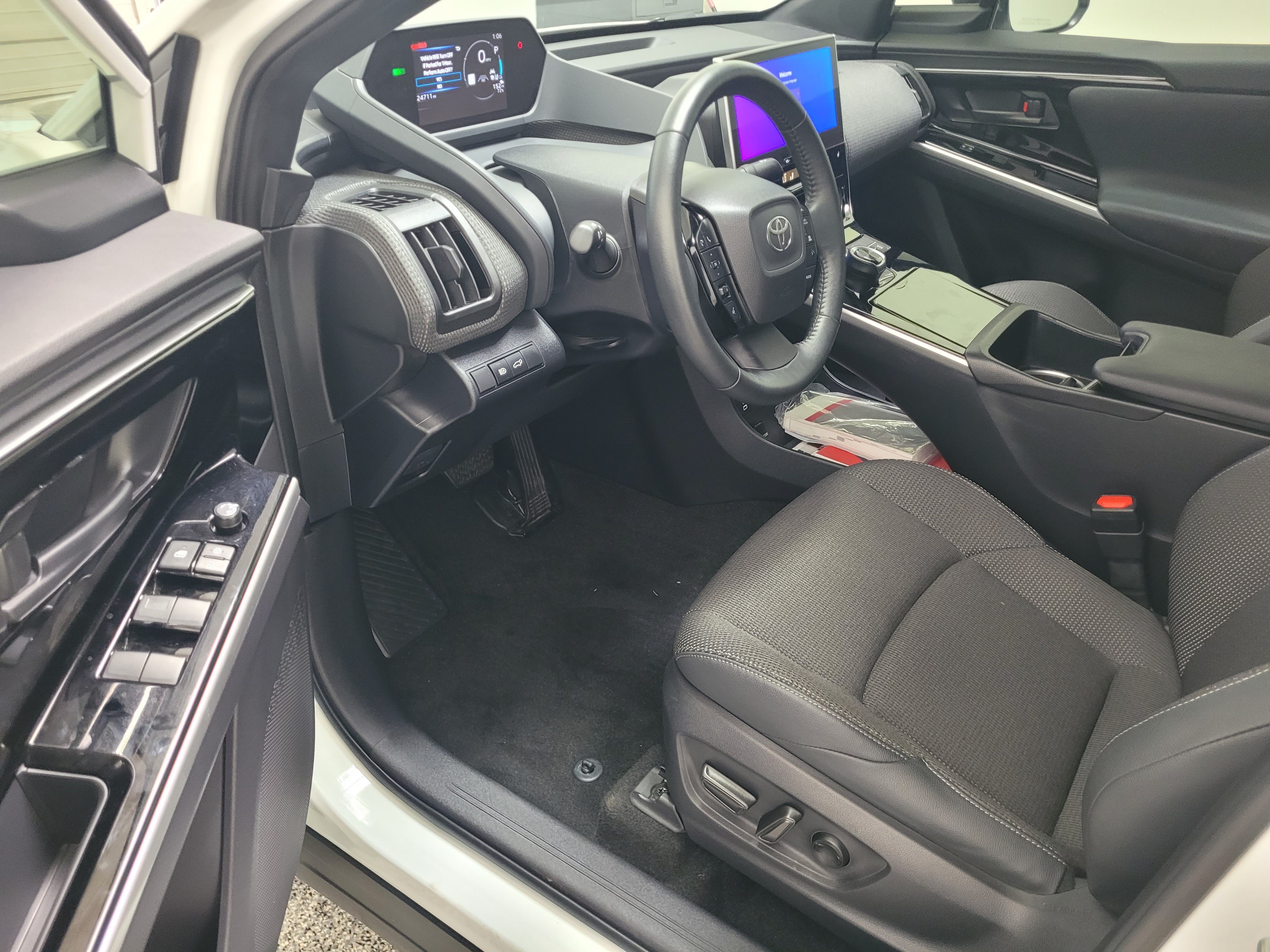 Certified Used 2024 White Toyota  image 21