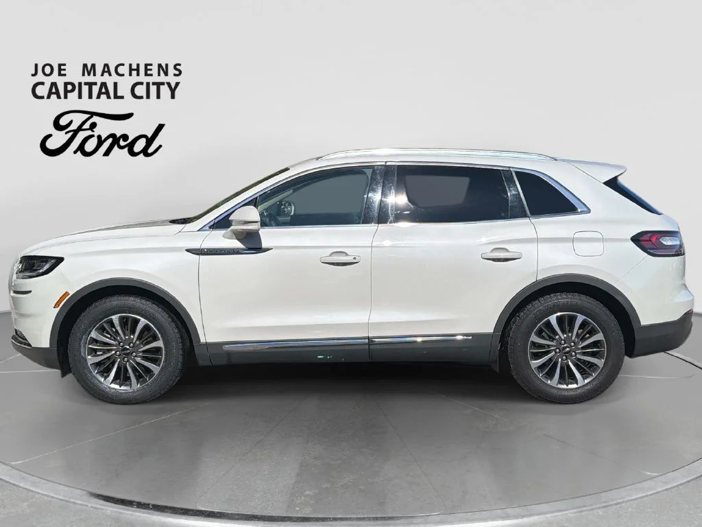 Used 2023 White Lincoln Standard image 8