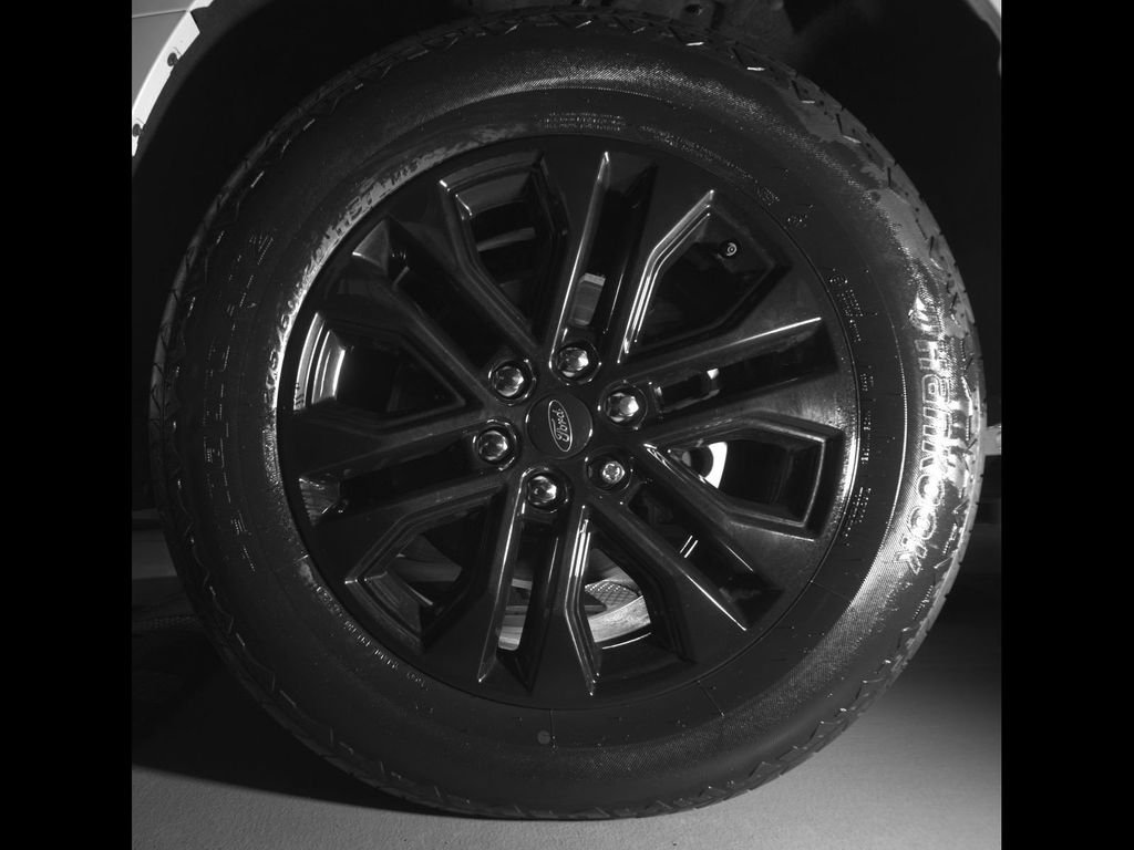 Used 2024 White Ford XLT image 9