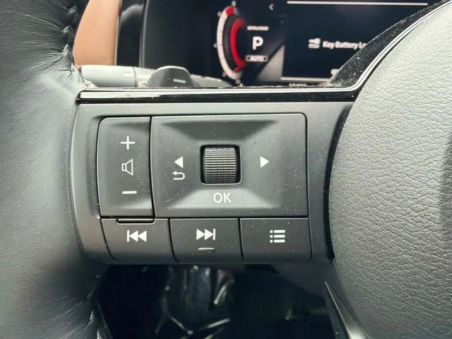 Used 2023 Gray Nissan Platinum image 27