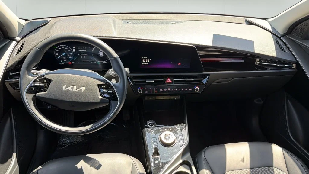 Used 2023 Gray Kia Wind image 15