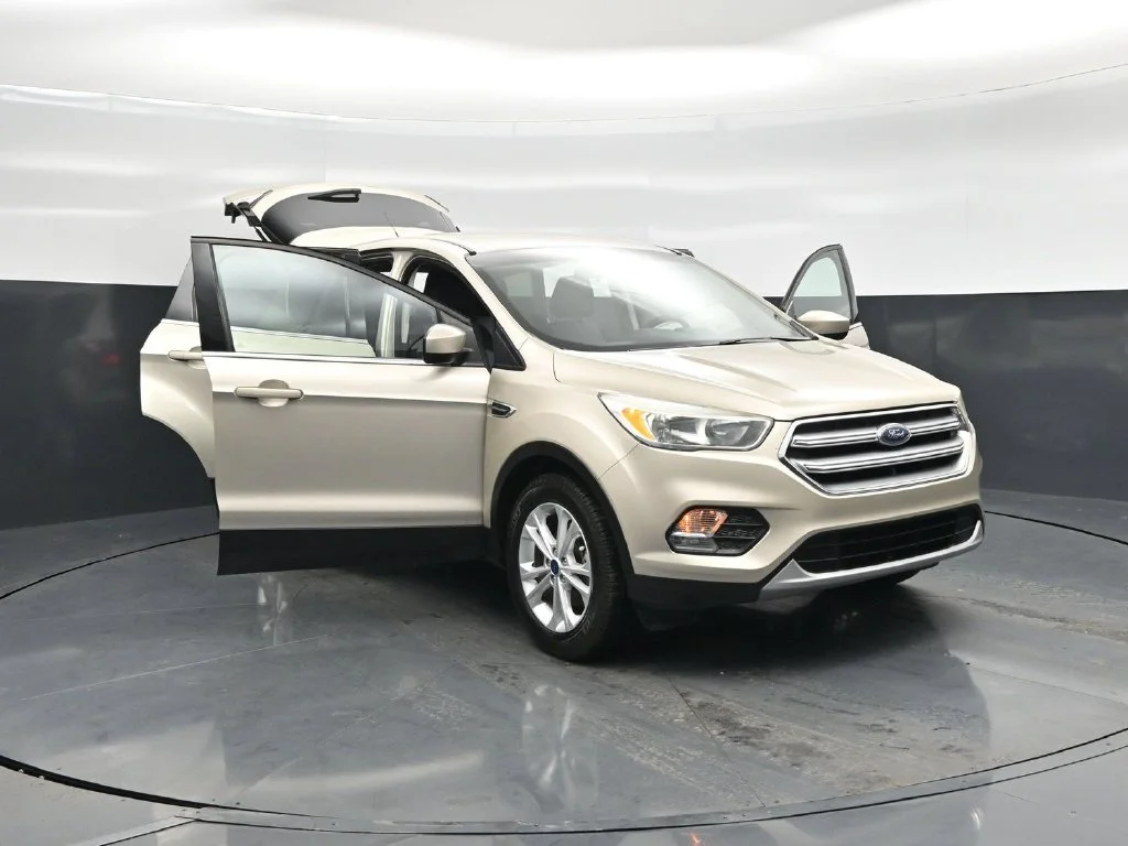Used 2017 Gold Ford SE image 27