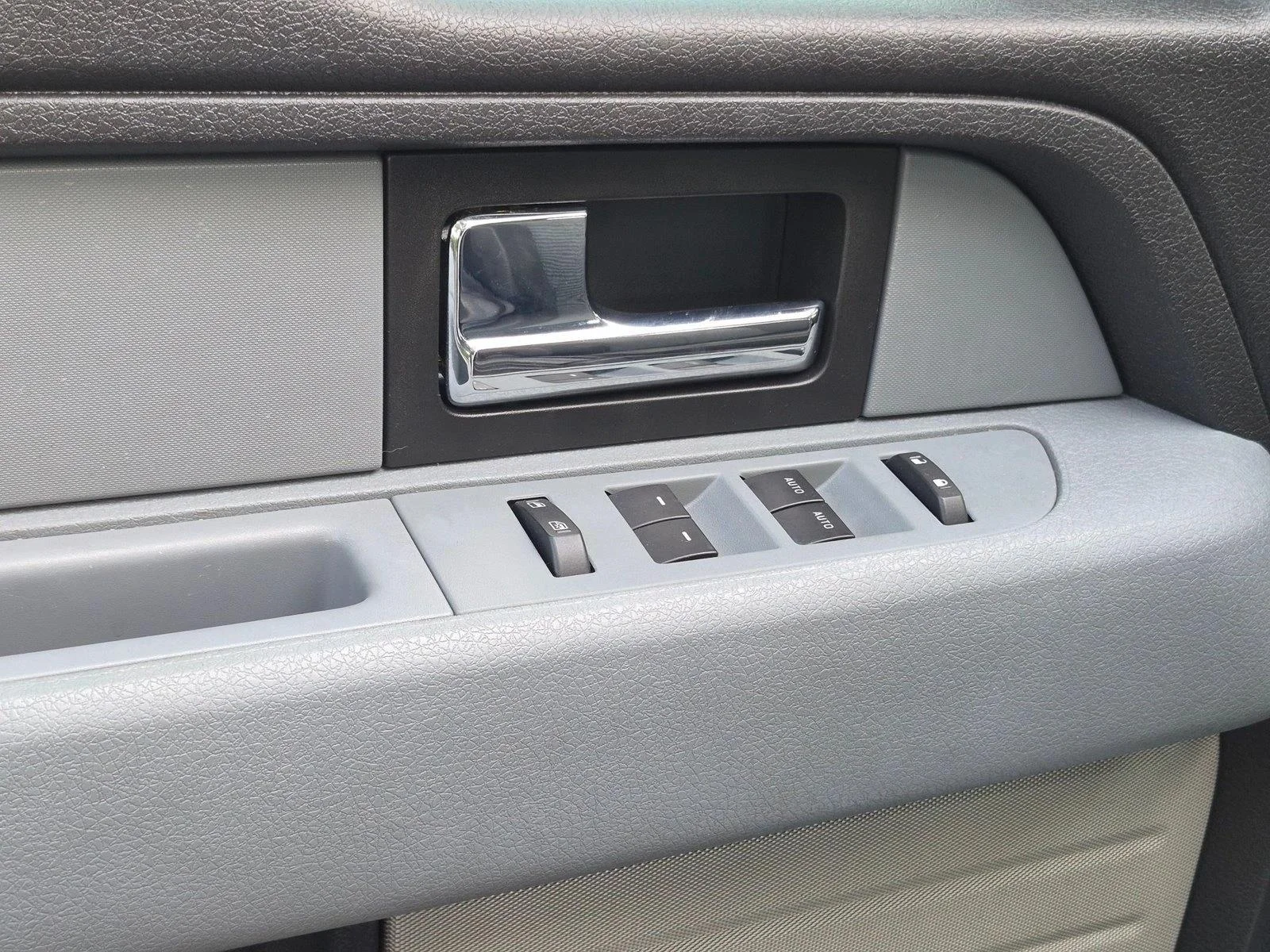 Used 2014 Oxford White Ford STX image 2
