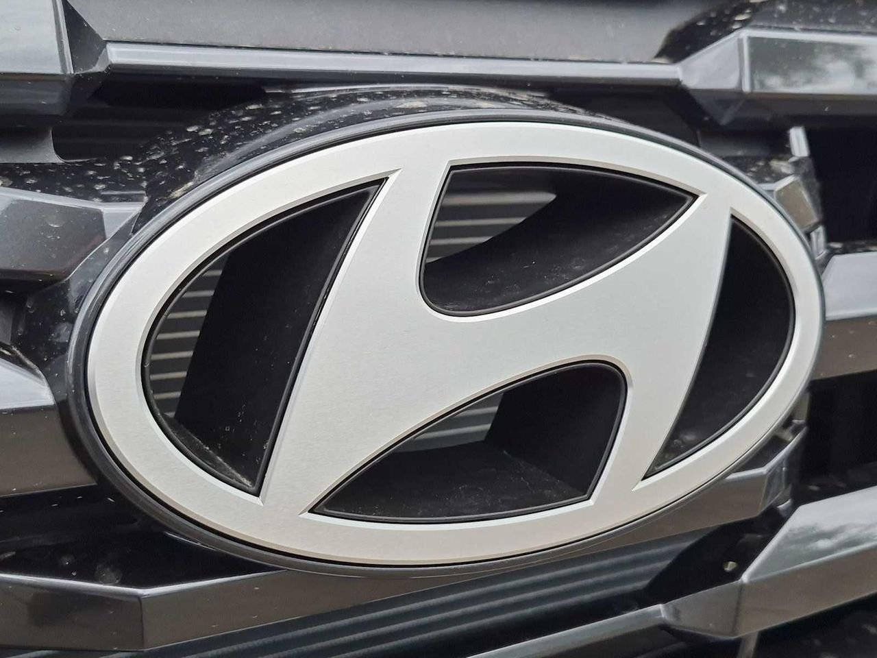 New 2026 Shimmering Silver Hyundai SE FWD image 11