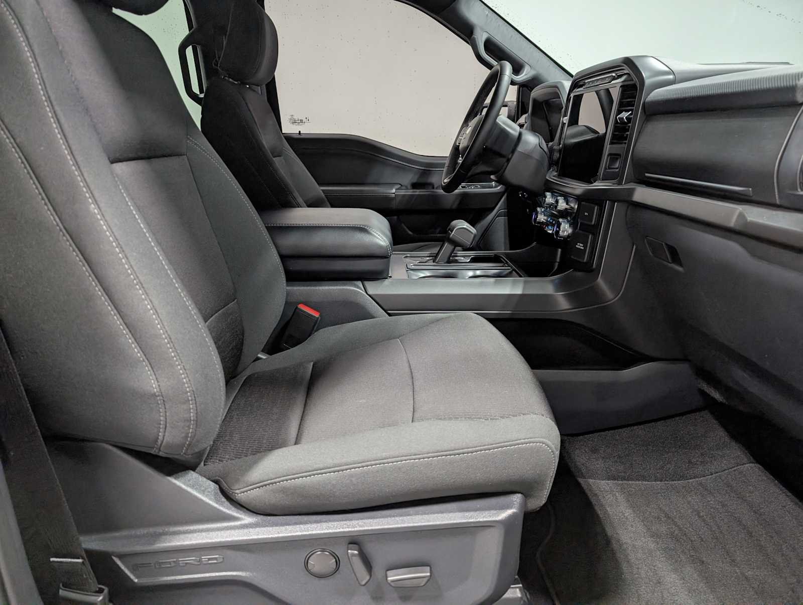 Used 2024 Agate Black Metallic Ford XLT image 45