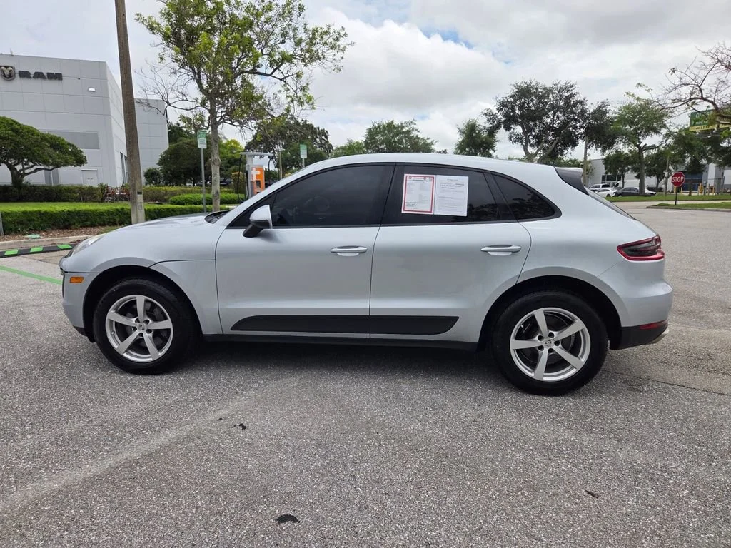 Used 2018 Silver Porsche  image 9