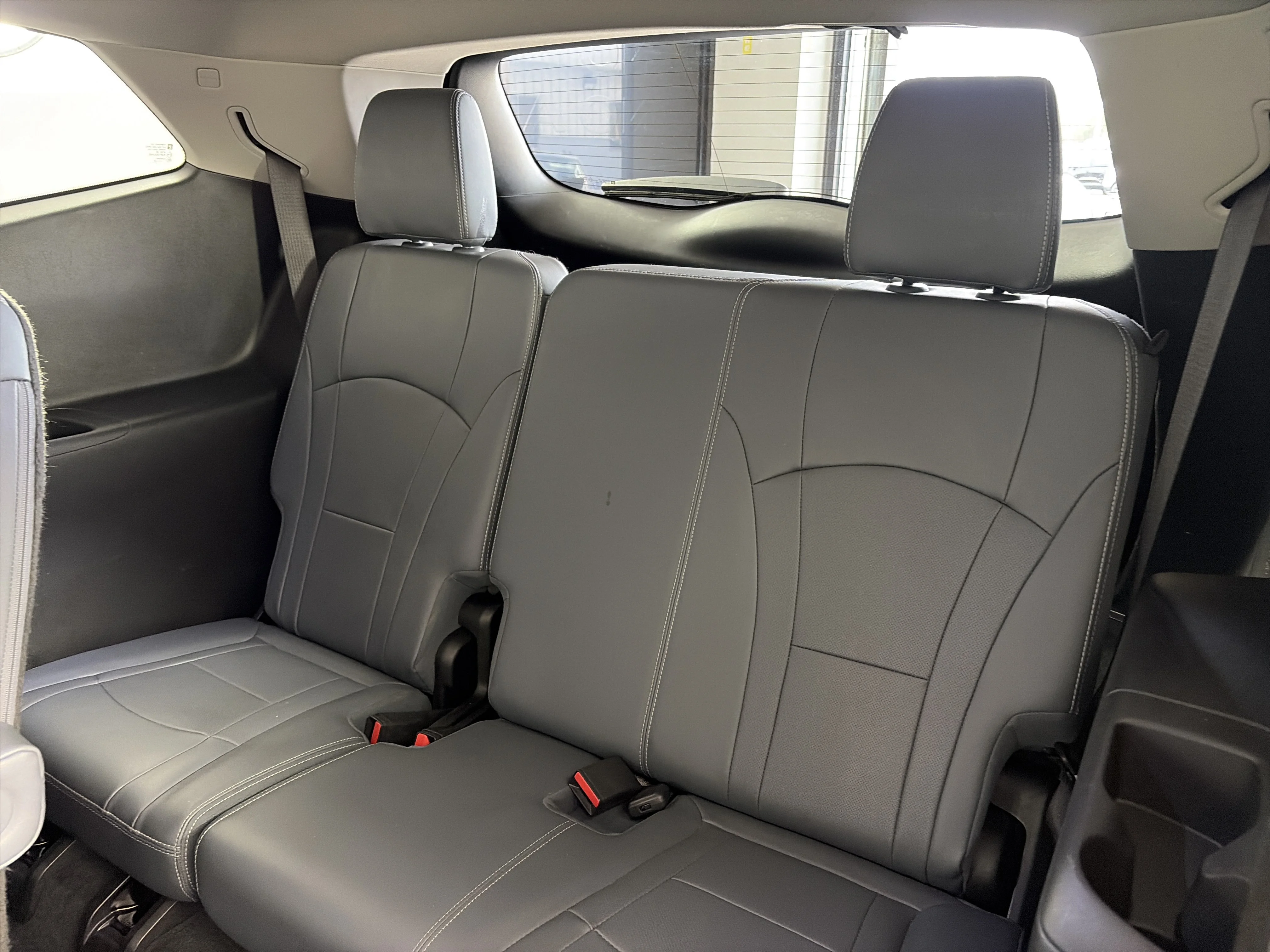 Used 2021 Includes Spectra Gray lower exterior accent color.) Buick Essence image 8