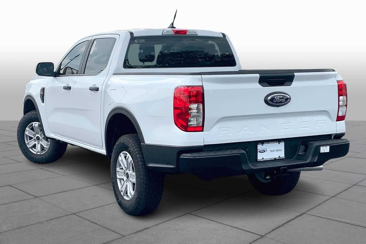 New 2025 Oxford White Ford XL image 11