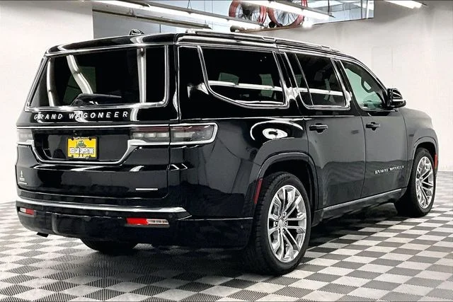 Used 2023 Diamond Black Crystal Pearlcoat Jeep Series II image 12
