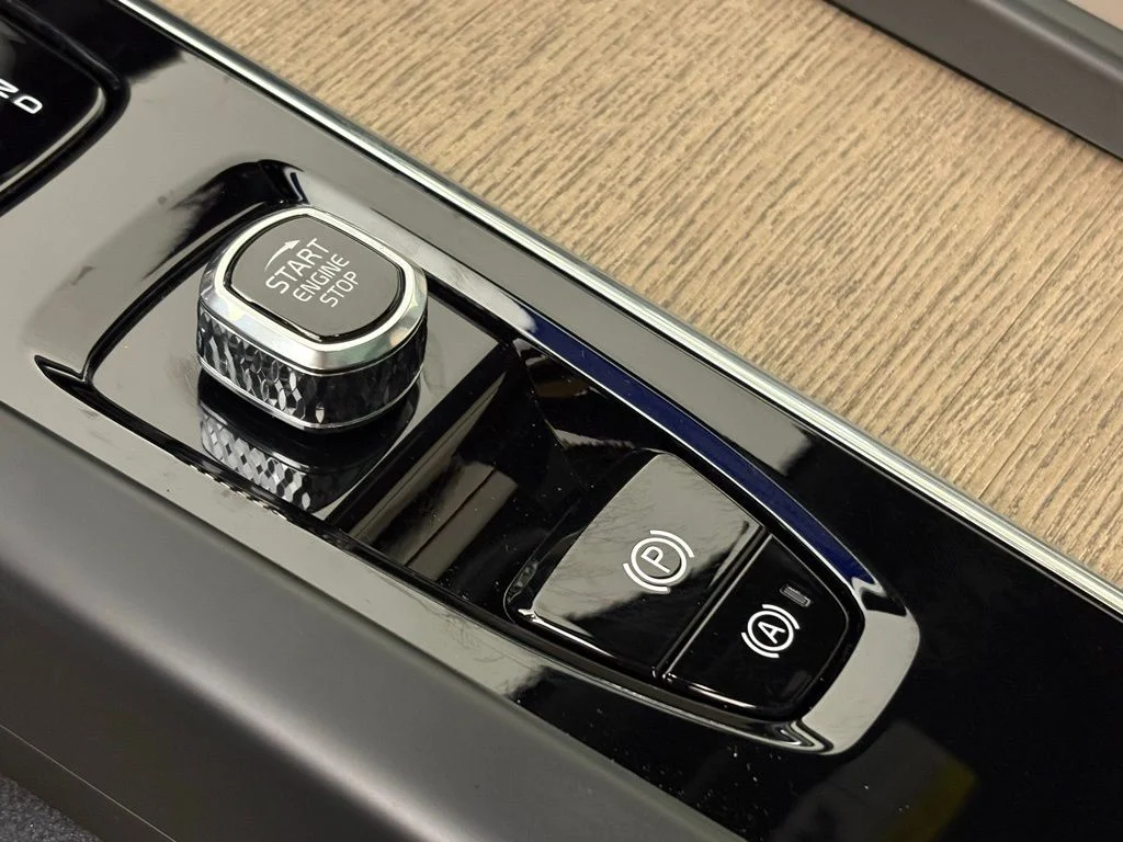 2026 Volvo XC60 Plus - Photo 22