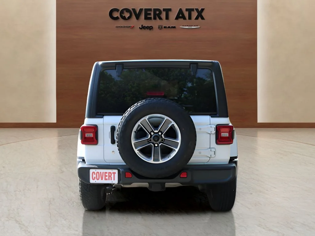 Used 2018 White Jeep Unlimited Sahara image 4