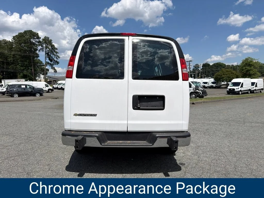 Used 2024 Summit White Chevrolet WT image 4