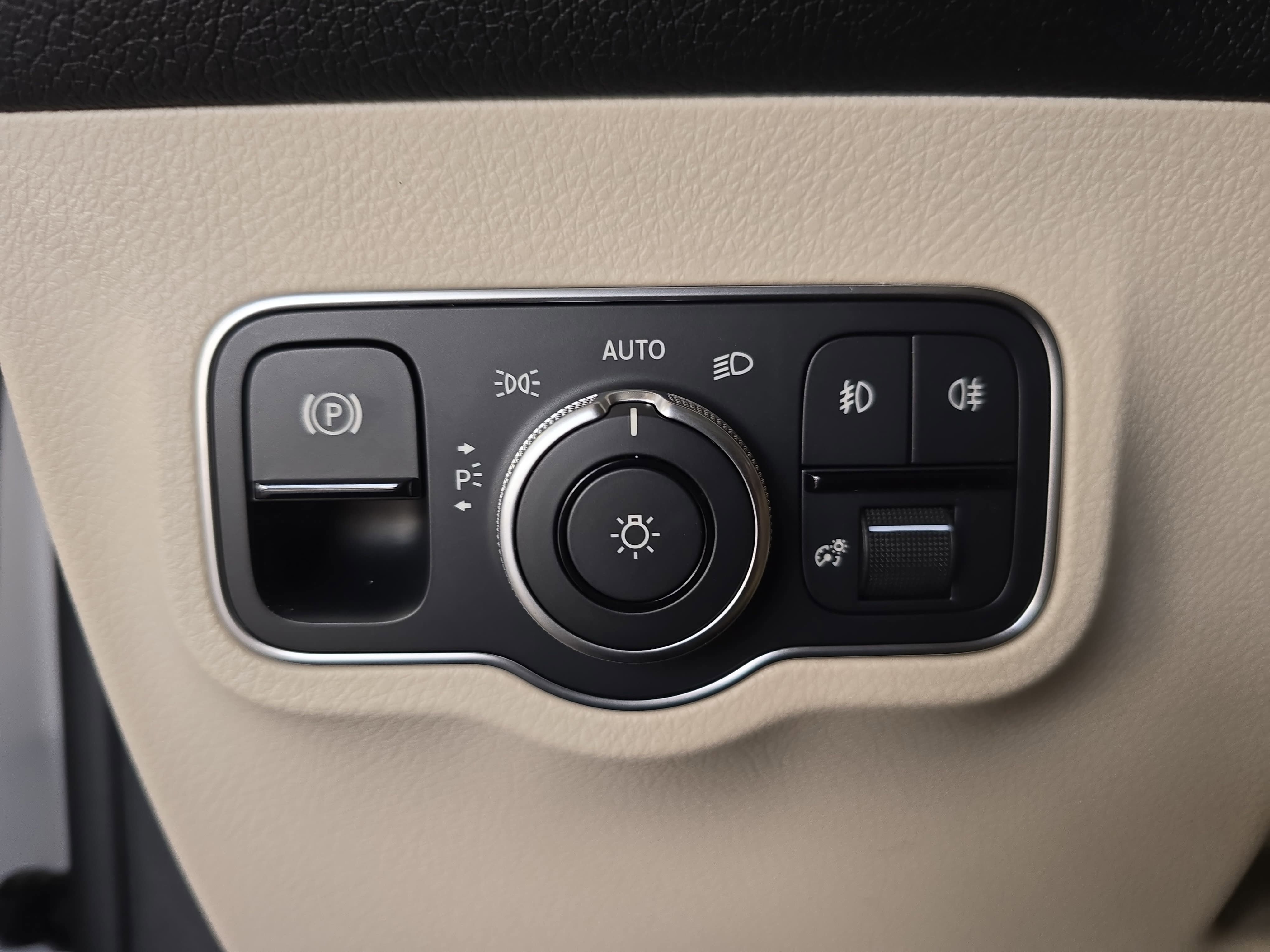 New 2026 Polar White Mercedes-Benz GLB250 image 26
