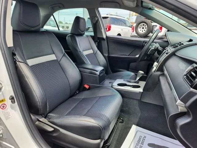 Used 2014 White Toyota SE image 23