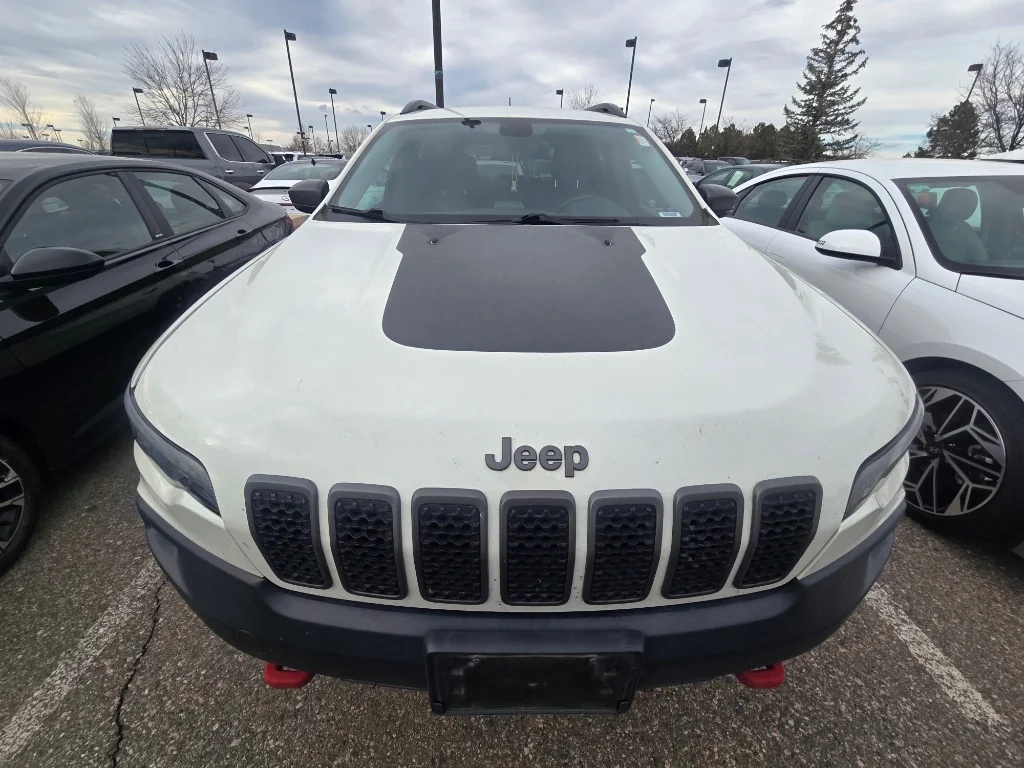 Used 2019 Pearl White Pearlcoat Jeep Trailhawk image 40