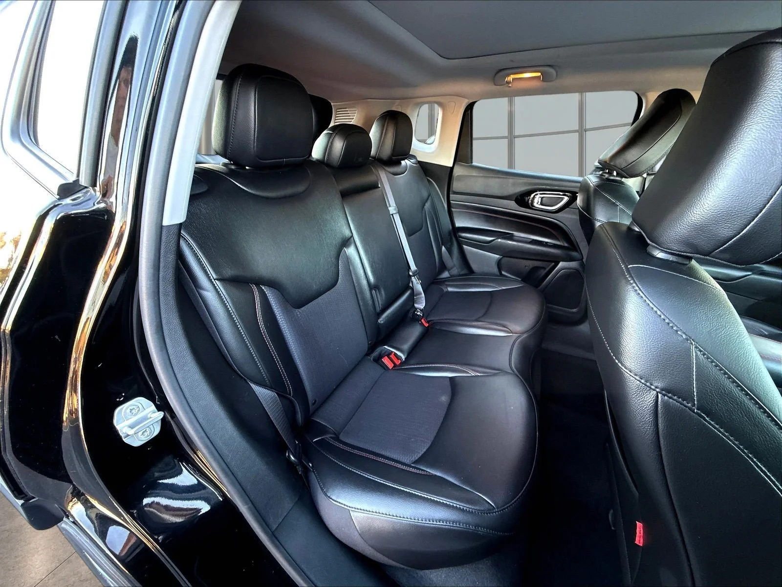 Used 2022 Diamond Black Jeep Trailhawk image 26