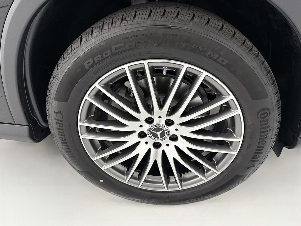 New 2026 Black Mercedes-Benz GLC 300 image 32