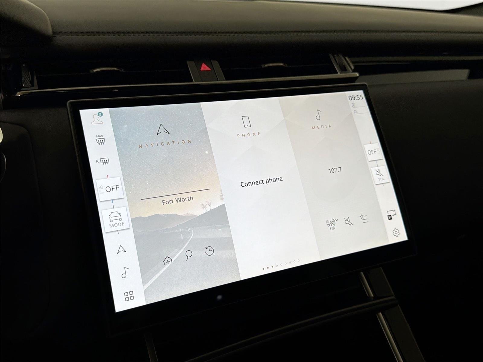 New 2026 Fuji White LAND ROVER Dynamic SE image 14